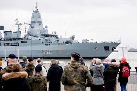 Kurz vor Weihnachten ist die Fregatte "Hamburg" von einem Nato-Einsatz nach Wilhelmshaven zurückgekehrt. Foto: Hauke-Christian D