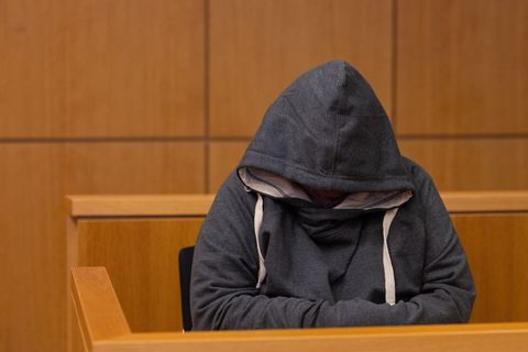 Achteinhalb Jahre soll ein 61-Jähriger in Haft - er missbrauchte seine Ehefrau und filmte die Taten. Foto: Rolf Vennenbernd/dpa