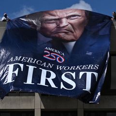 Donald Trump America First Plakat