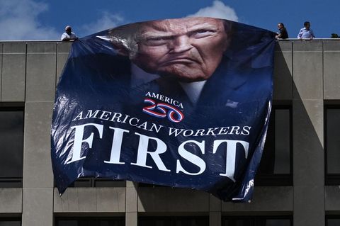 Donald Trump America First Plakat