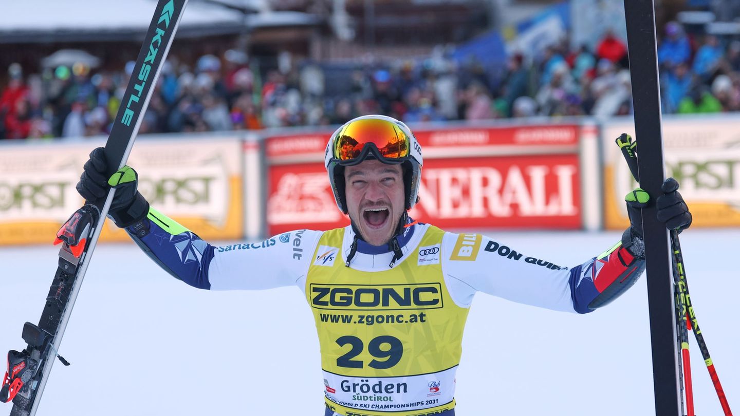 Tschechischer Ski-Coup in Gröden: Jan Zabystran bejubelt seinen Sieg im Super-G. Foto: Alessandro Trovati/AP/dpa