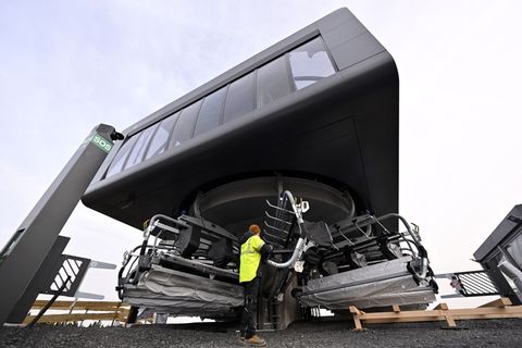 Die neue Sesselbahn ersetzt die bisherigen Zweiergondeln. (Archivbild) Foto: Martin Schutt/dpa