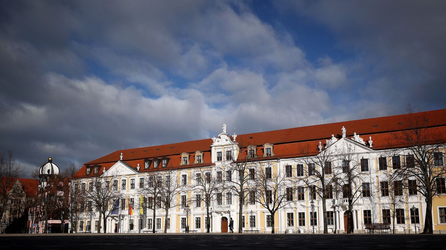 Die Verwaltung des Landtags von Sachsen-Anhalt will möglichen Ungereimtheiten bei Fahrtkostenabrechnungen nachgehen. (Symbolbild