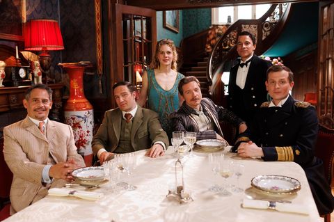 Moritz Bleibtreu, Frederick Lau, Alicia von Rittberg, Jacob Matschenz, Kostja Ullmann, Christoph Schechinger am Tisch