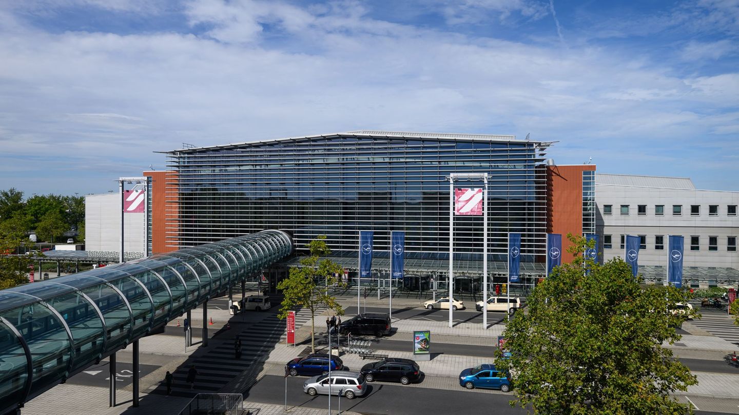 Der Dresdner IHK-Chef Andreas Sperl hat eine Privatisierung des Dresdner Flughafens ins Gespräch gebracht. (Archivbild) Foto: Ro