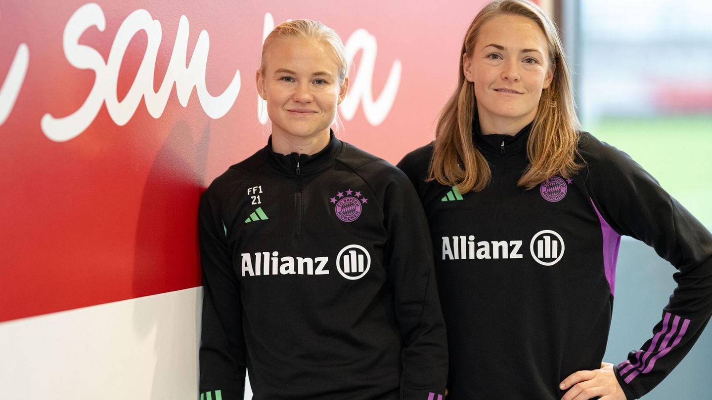 Pernille Harder (l) und Magdalena Eriksson bleiben beim FC Bayern. (Archivbild) Foto: Lukas Barth/dpa
