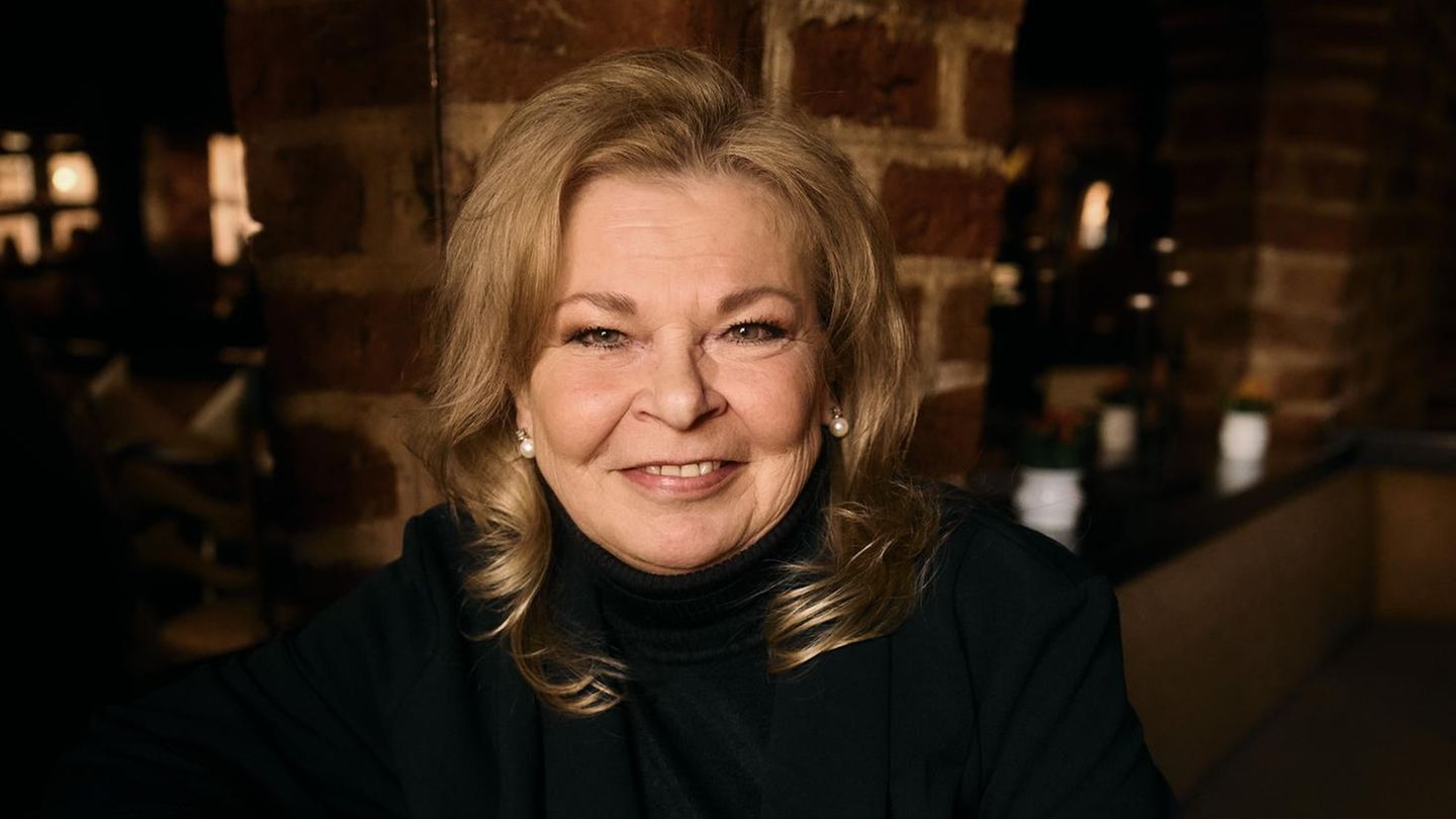 Katja Bogdanski in einem Lüneburger Restaurant, in dem sie über Loriot sprach