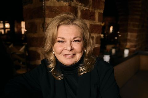 Katja Bogdanski in einem Lüneburger Restaurant, in dem sie über Loriot sprach