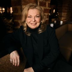 Katja Bogdanski in einem Lüneburger Restaurant, in dem sie über Loriot sprach