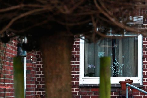 Die Tat passierte in einem Einfamilienhaus. Foto: Marcus Golejewski/dpa