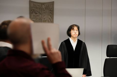 Der Angeklagte hat sich laut Richterin Irina Tsukida vermutlich vollständig seiner Wut hingegeben. Foto: Frank Molter/dpa