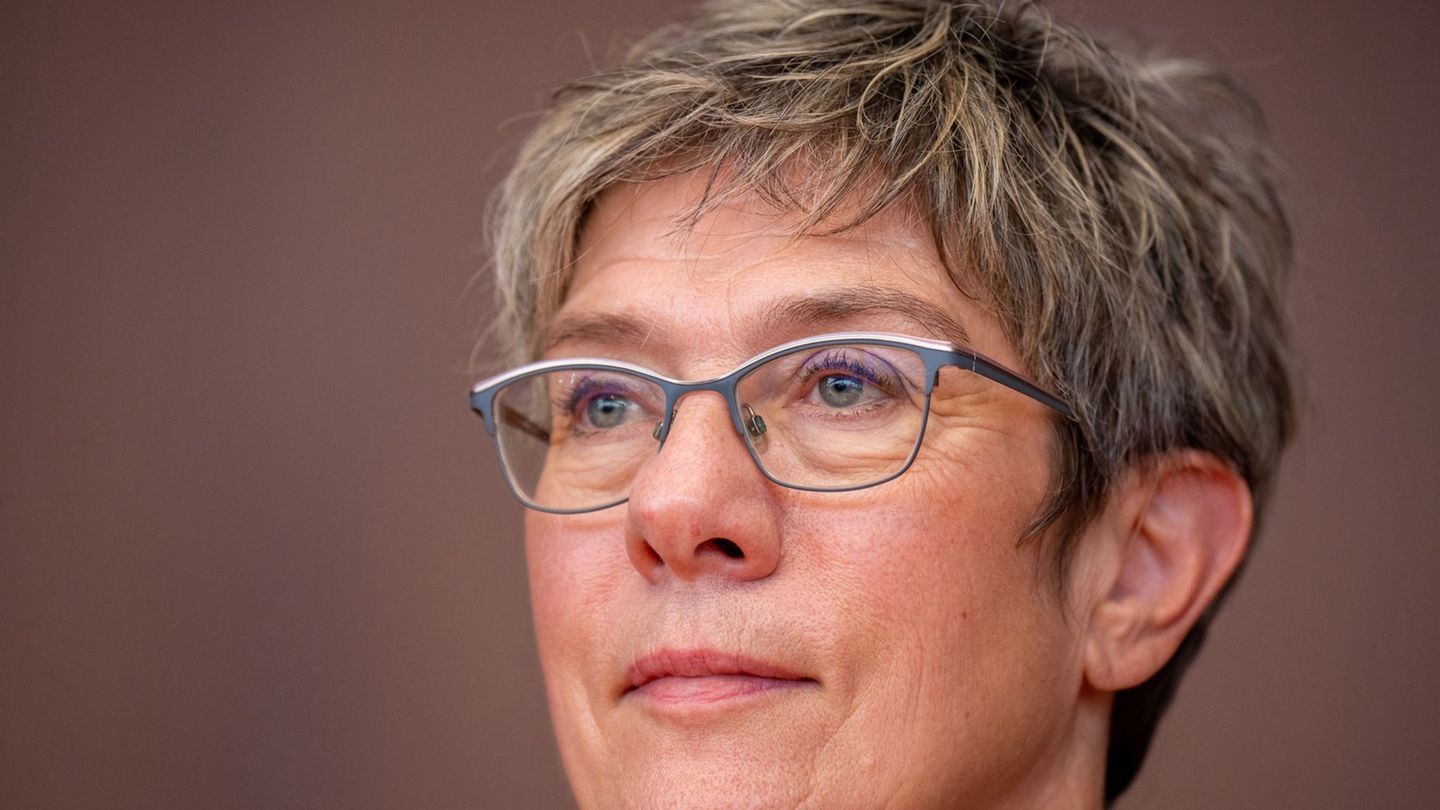 Adenauer-Stiftung-Kramp-Karrenbauer-gewinnt-gegen-Merz-Kandidaten