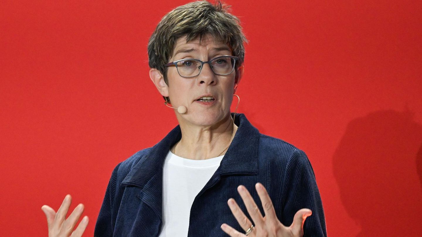 Schlappe für Merz: Kramp-Karrenbauer zur Vorsitzenden der Adenauer-Stiftung gewählt