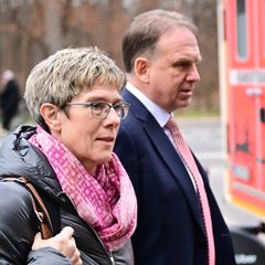 Kramp-Karrenbauer setzt sich gegen Krings durch. Foto: Sebastian Christoph Gollnow/dpa