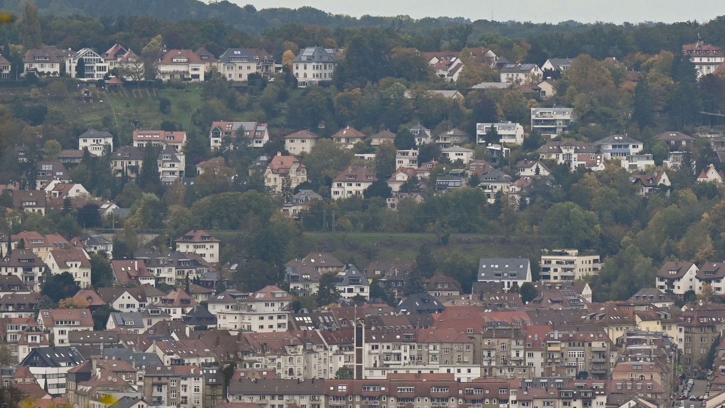 Kommunen: "Schmerzhafte Kürzungen": Stuttgart verabschiedet Haushalt