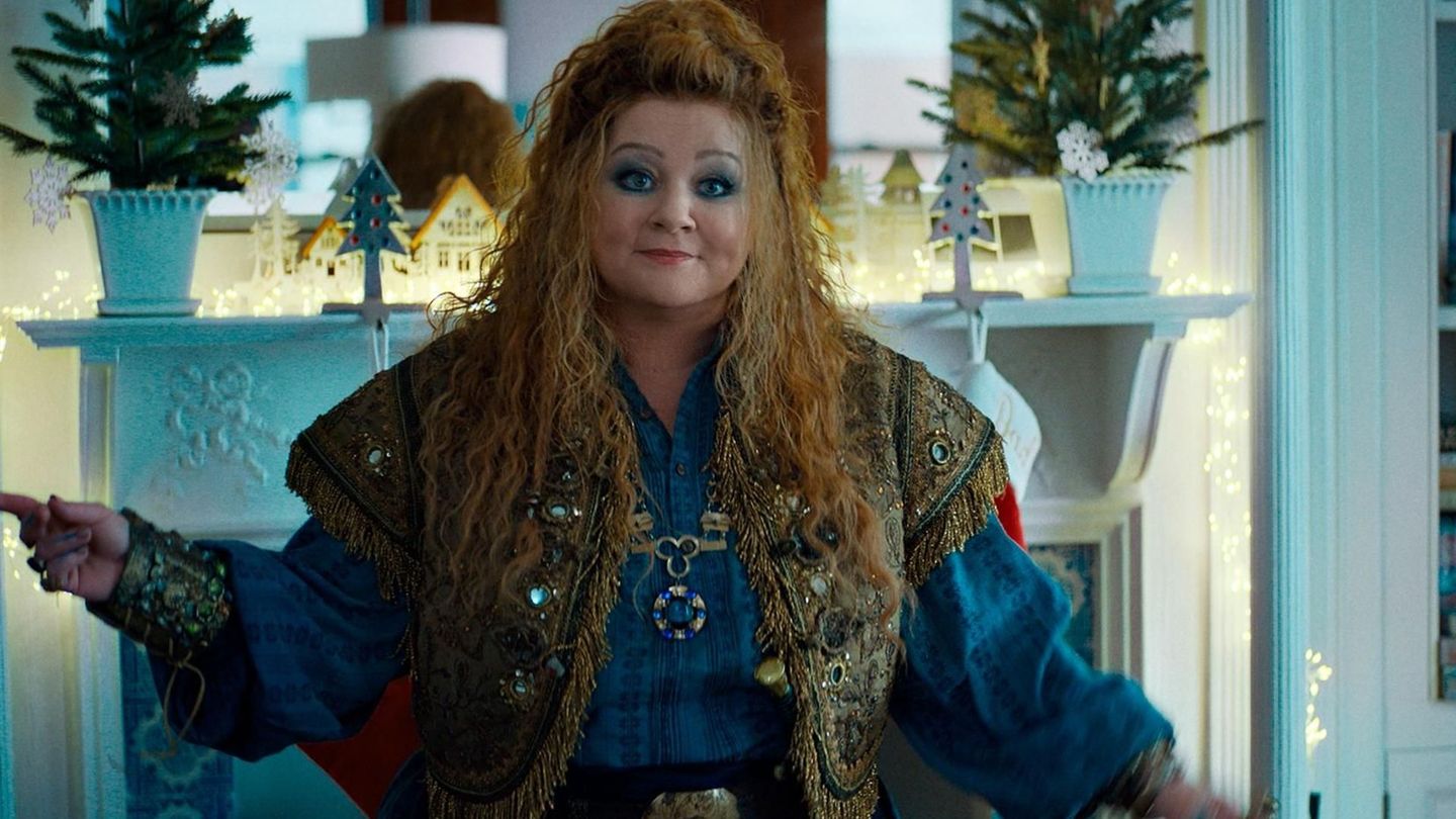Flora (Melissa McCarthy) ist ein weiblicher Dschinn, der die Fähigkeit besitzt, Wünsche zu erfüllen.
