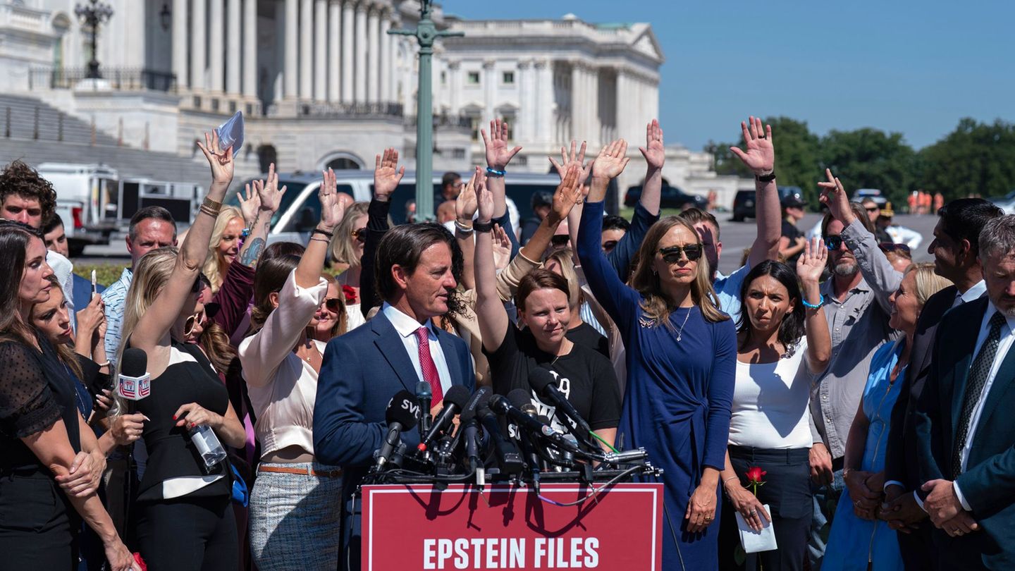 Affäre um Sexualstraftäter: Epstein-Akten: Tausende Fotos und Dokumente veröffentlicht