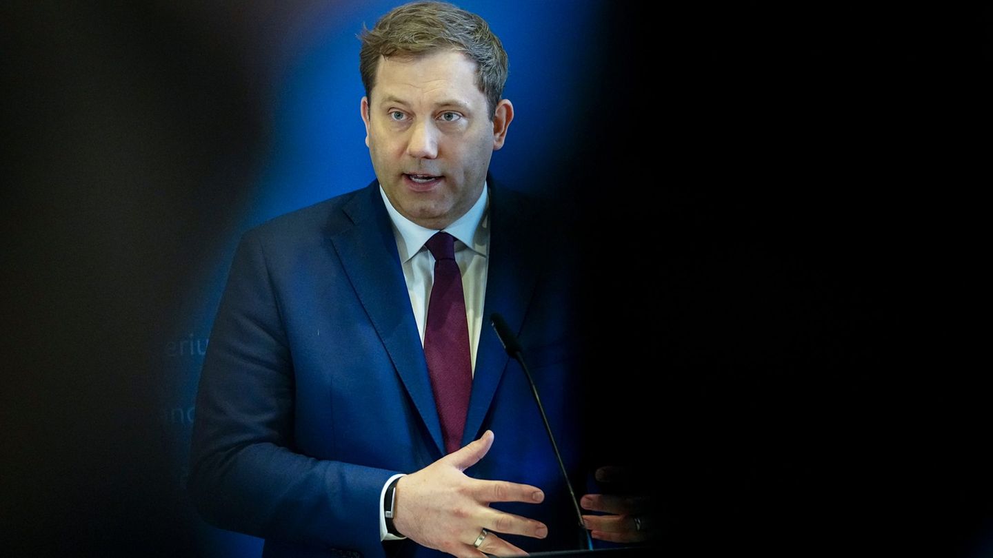 Abkehr vom Verbrenner-Aus: Klingbeil warnt Autobauer: "Zukunft ist elektrisch"