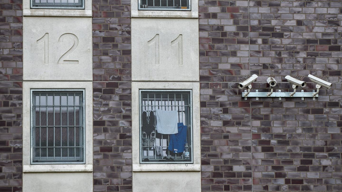 Wegen Bagatelldelikten sitzen deutlich weniger Menschen hinter Gittern als vor zwei Jahren. (Symbolbild) Foto: Marcel Kusch/dpa