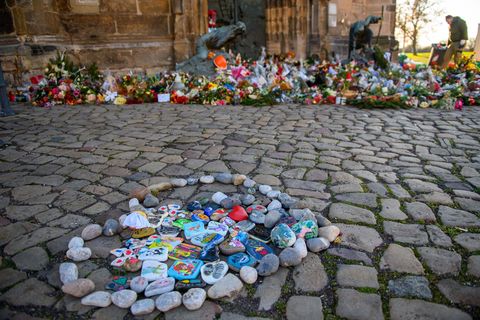 Bis heute ist der Platz vor der Johanniskirche ein Anlaufpunkt für viele Menschen. (Archivbild) Foto: Klaus-Dietmar Gabbert/dpa