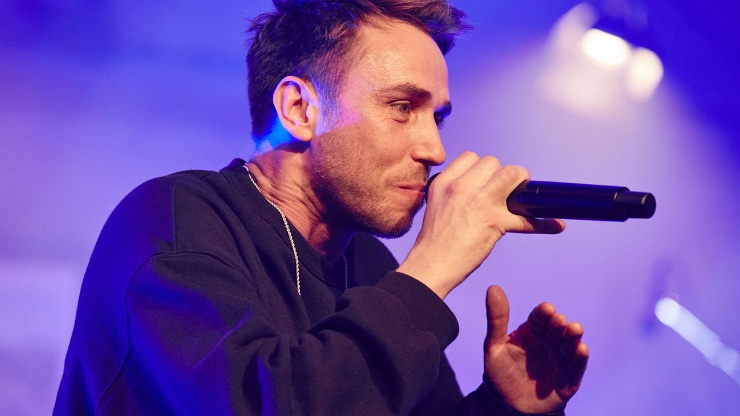 Sänger Clueso feiert mit Familie - und mit einem besonderen Weihnachtsbaum. (Archivbild) Foto: Georg Wendt/dpa