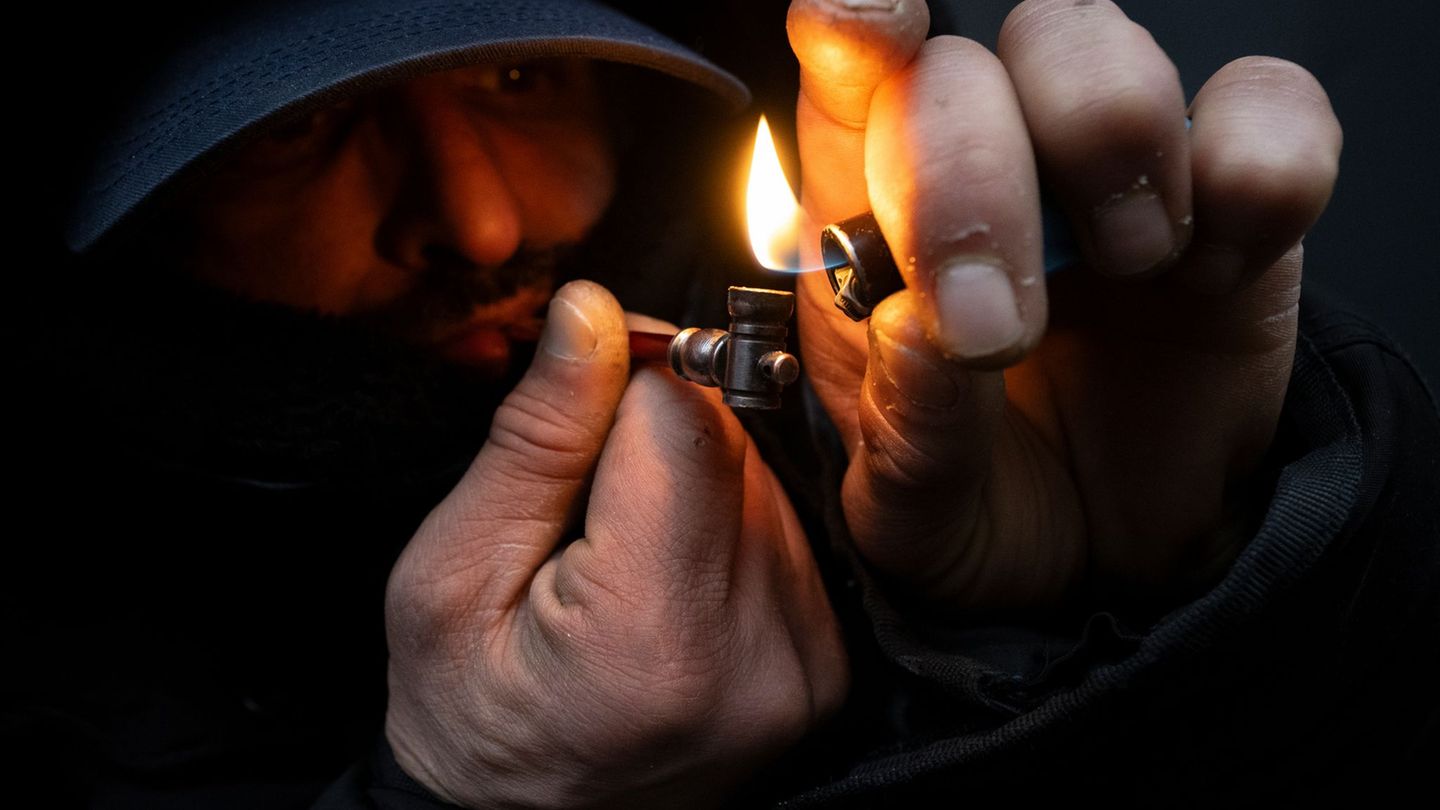 Drogenabhängige im Bahnhofsviertel: Den Tag irgendwie überstehen, auch im Advent. Foto: Boris Roessler/dpa