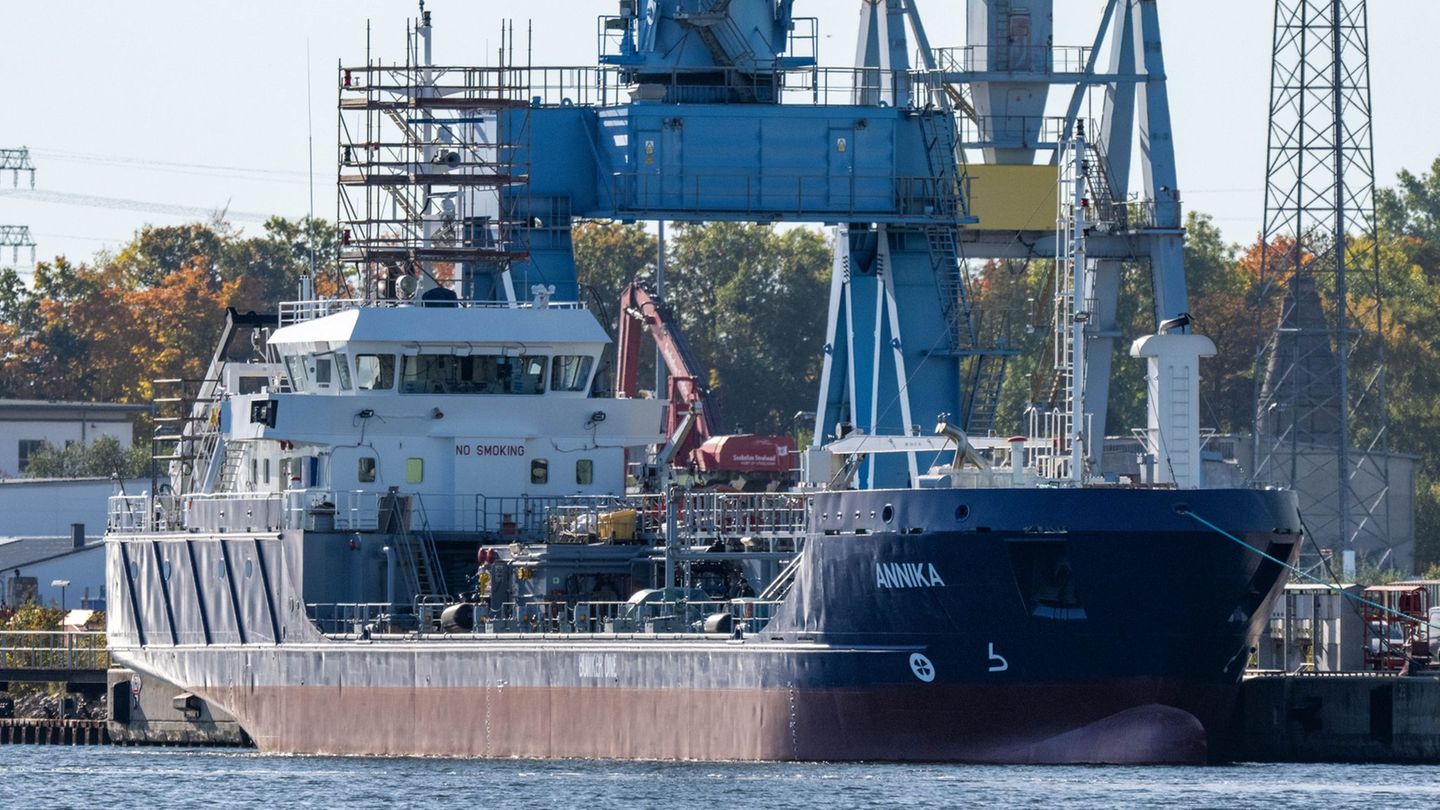 Anfang des Jahres soll der Öl- und Chemikalientanker "Annika" wieder in See stechen. (Archivbild) Foto: Stefan Sauer/dpa