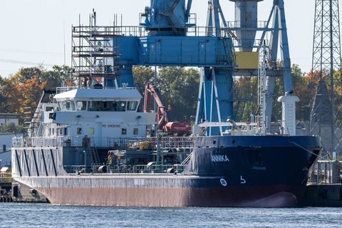 Anfang des Jahres soll der Öl- und Chemikalientanker "Annika" wieder in See stechen. (Archivbild) Foto: Stefan Sauer/dpa