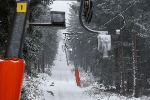 Der veraltete Schlepplift "Himmelsleiter" am Fichtelberg wird durch einen modernen Sessellift ersetzt (Archivbild) Foto: Jan Woi
