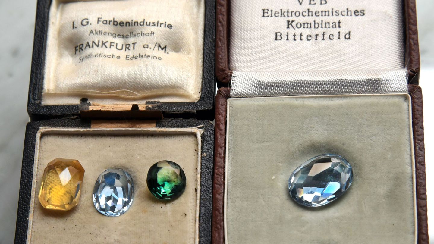 Synthetische Edelsteine spielen in Bitterfelds Vergangenheit eine Rolle. Foto: Waltraud Grubitzsch/dpa