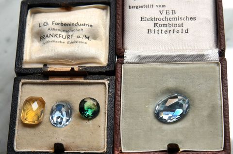 Synthetische Edelsteine spielen in Bitterfelds Vergangenheit eine Rolle. Foto: Waltraud Grubitzsch/dpa