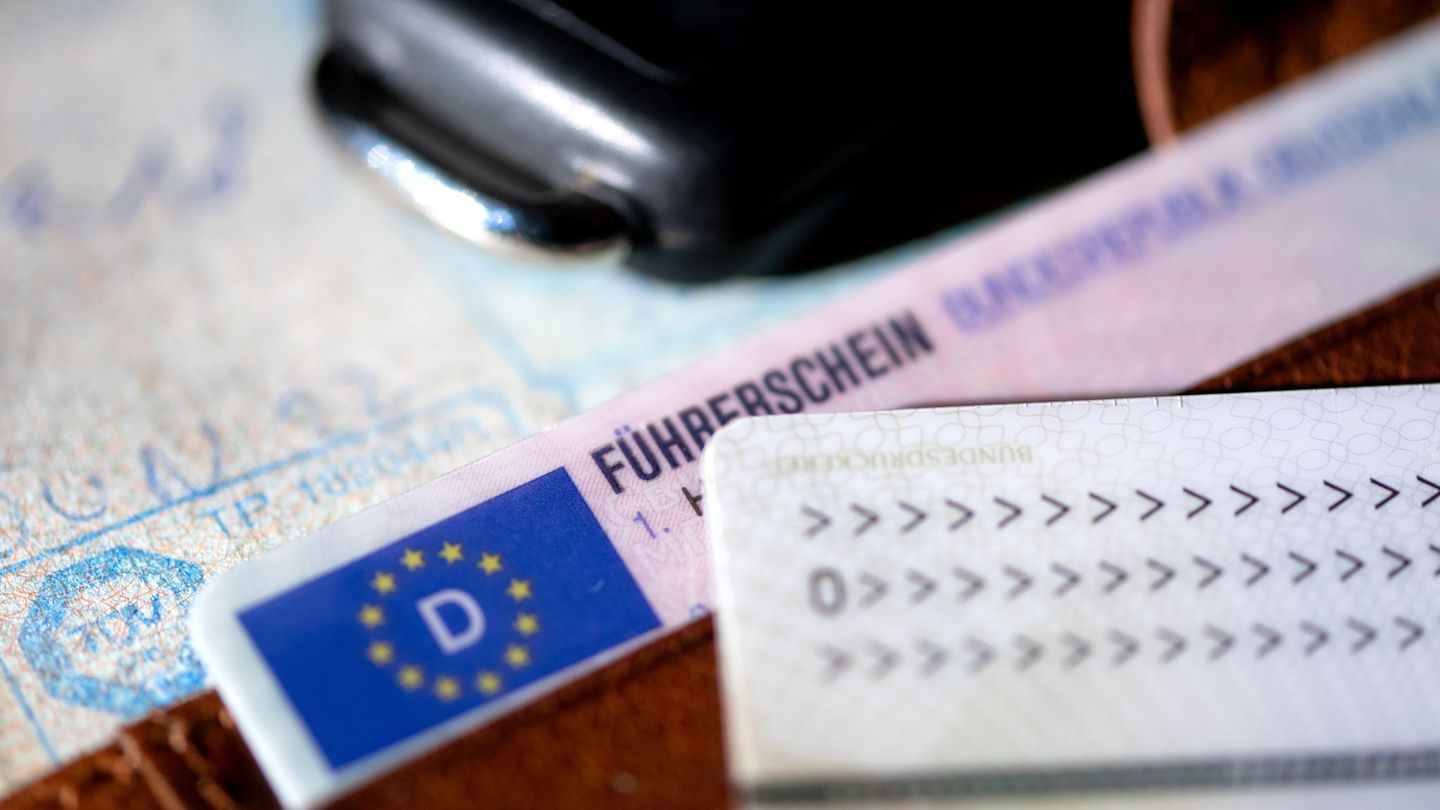 Verkehr: Führerschein bleibt teuer – Minister rät vom Warten ab