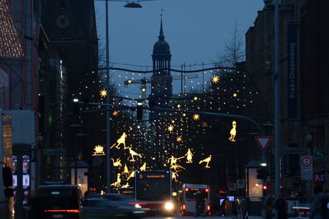In Hamburg dominieren am Wochenende viele Wolken. Foto: Marcus Brandt/dpa