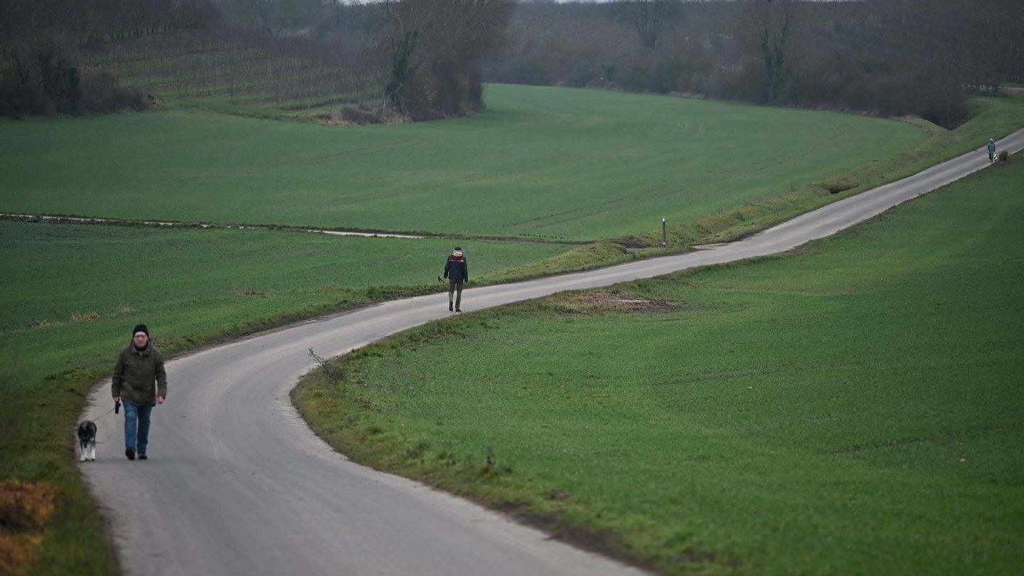 Mehrere dünne Schichten halten warm und lassen sich bei milderen Temperaturen leicht anpassen. (Symbolbild) Foto: Michael Brandt
