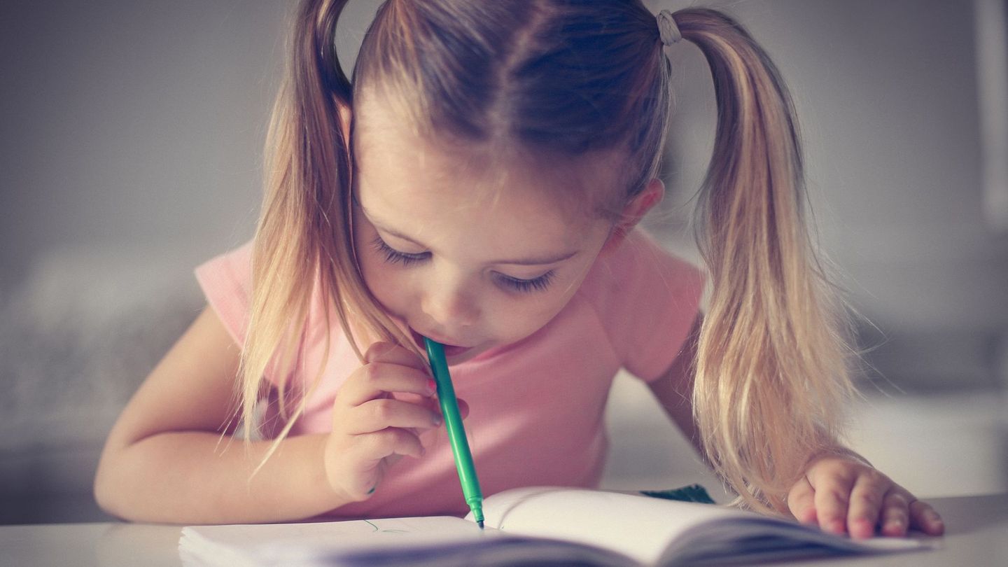 Schadet es der Gesundheit, wenn Kinder auf ihren Stiften kauen?