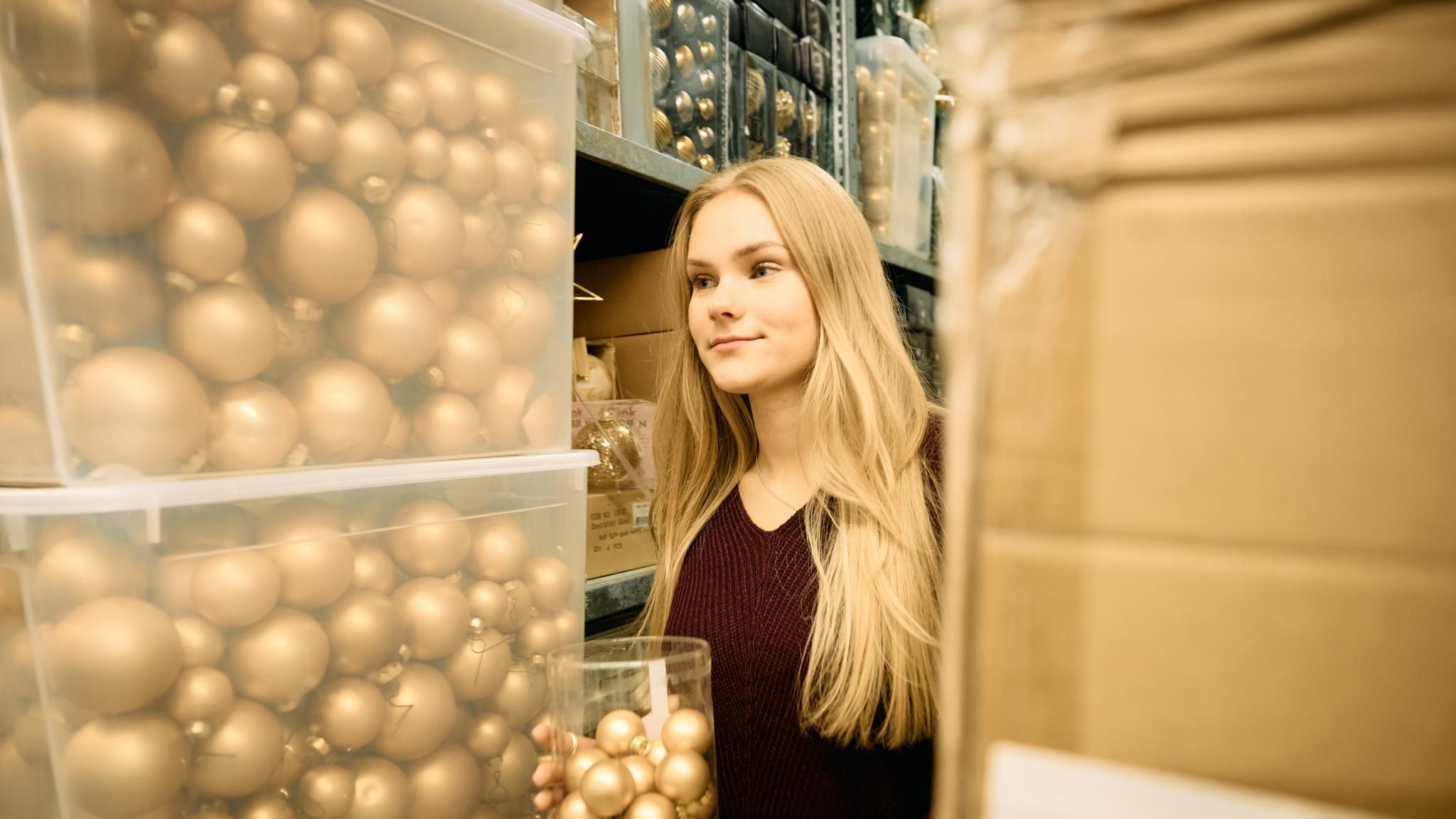 Weihnachten bei Wempe Pia mit Kugeln