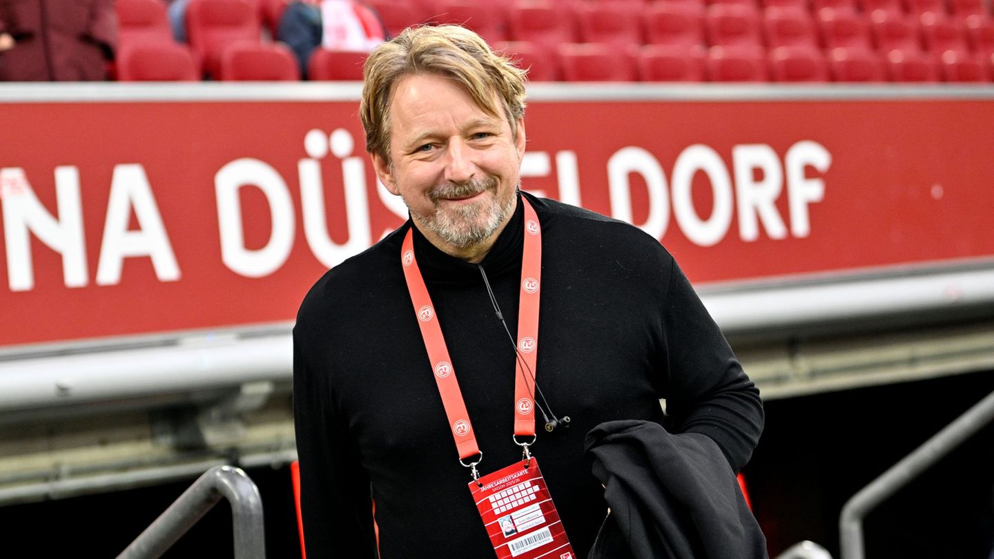 Premiere im Stadion für Fortunas neuen Sportvorstand Sven Mislintat. Foto: Anke Waelischmiller/dpa