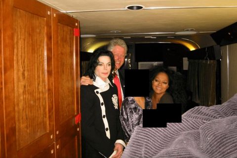 Auch Pop-Legende Michael Jackson ist ebenso Teil der Akten wie Sängerin Diana Ross. Auf diesem Bild posieren sie mit Bill Clinton