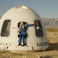 Michaela Benthaus war als erste querschnittsgelähmte Person für kurze Zeit im All. Foto: Blue Origin/AP/dpa