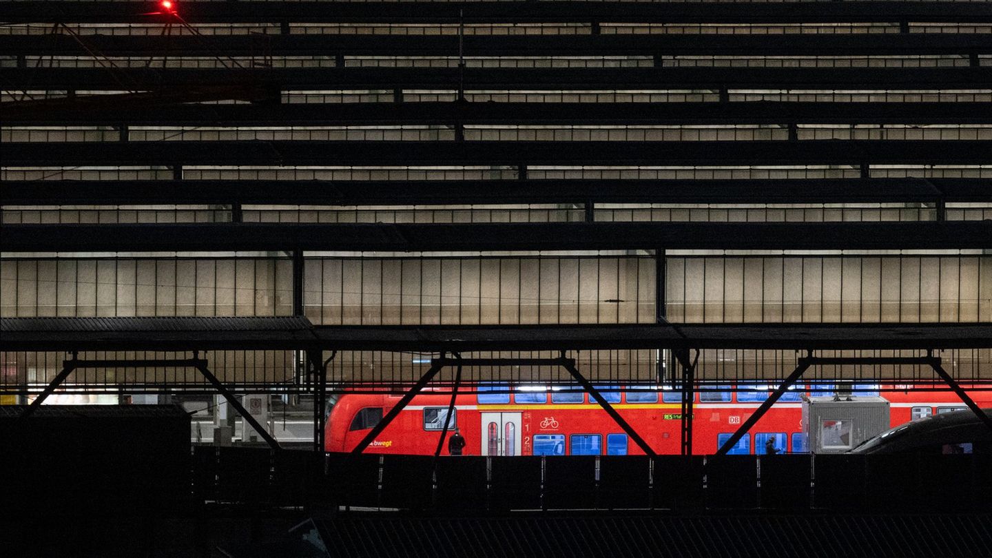 Polizeieinsatz: Verdächtiges Gepäckstück: Hauptbahnhof Stuttgart evakuiert