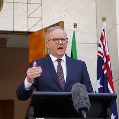 Australiens Premier Albanese lässt nach dem Terroranschlag die Arbeit der Geheimdienste und Strafverfolgungsbehörden überprüfen.