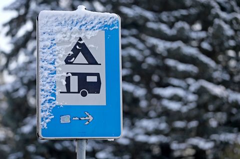 Einige Campingplätze laden trotz Kälte zum Skifahren, Wandern oder entspannten Jahreswechsel ein. (Symbolbild) Foto: Jan Woitas/
