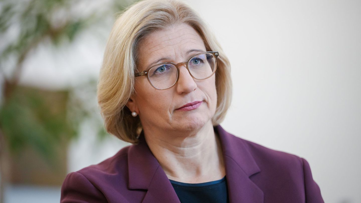 Die zwei tödlichen Angriff auf Landesbedienstete im Saarland dieses Jahr seien furchtbar gewesen, sagt Anke Rehlinger. (Archivbi