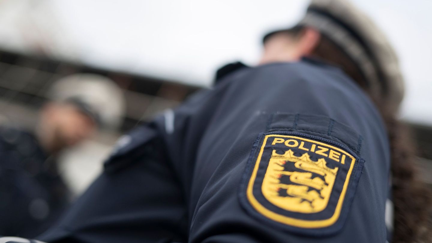 Die Polizei ermittelt nach einer Schlägerei in einem Lokal. (Symbolbild) Foto: Marijan Murat/dpa
