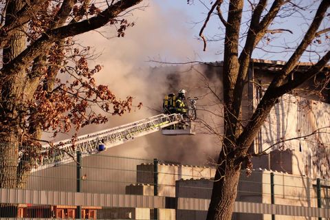 Modern ausgerüstete Feuerwehren sind lebenswichtig. (Archivbild) Foto: Ralf Drefin/dpa
