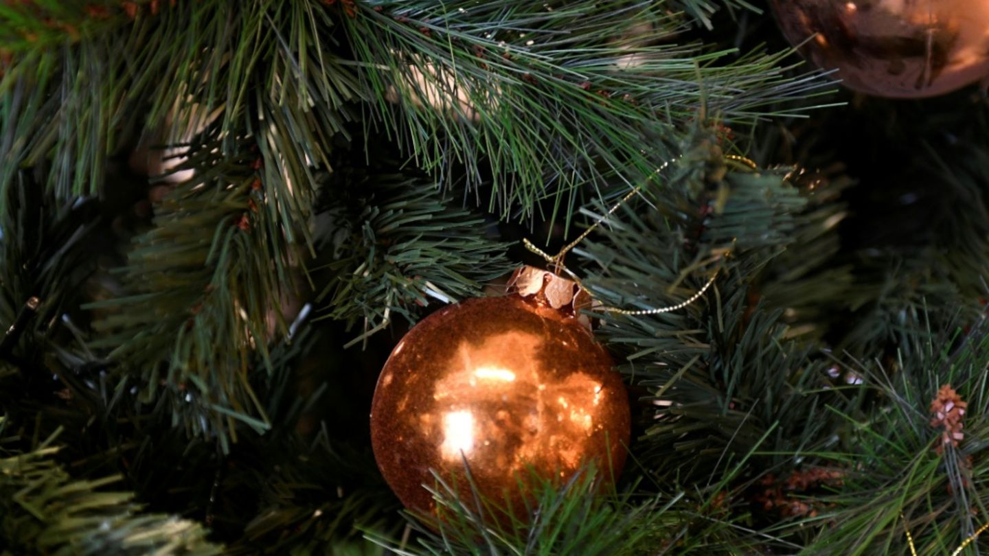 Kugel an Weihnachtsbaum