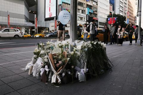 Gedenken am Tatort des Messerangriffs in Taipeh
