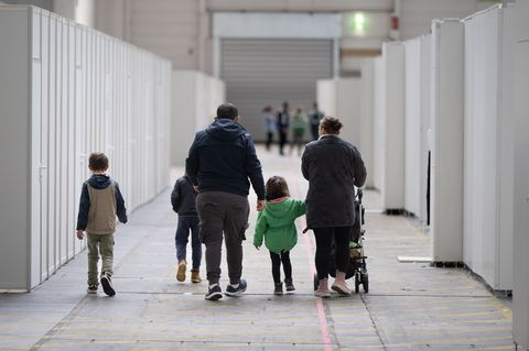 Visa gab es vor allem für Ehepartner von in Deutschland lebenden Ausländern, aber auch für mehr als 37.000 Kinder. (Archivbild)