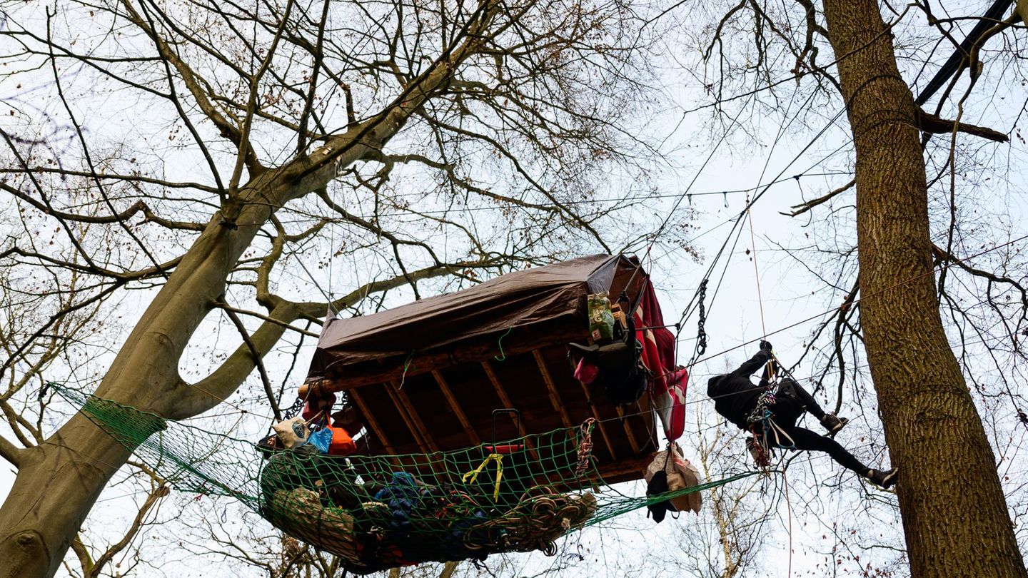 Das Protestcamp richtet sich gegen den Ausbau der A39 bei Lüneburg. (Archivbild) Foto: Philipp Schulze/dpa