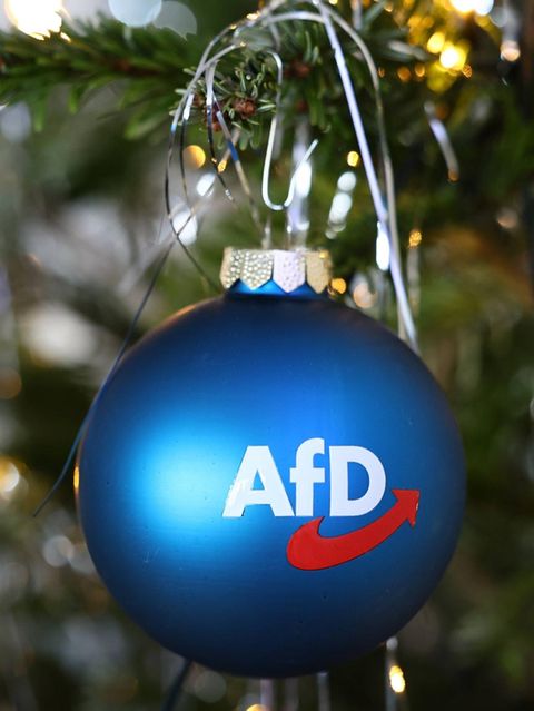 Von links betrachtet droht Faschismus, von rechts außen die nationale Selbstvernichtung – täglich grüßt die Apokalypse